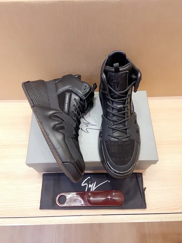 Giuseppe Zanotti Magasszárú